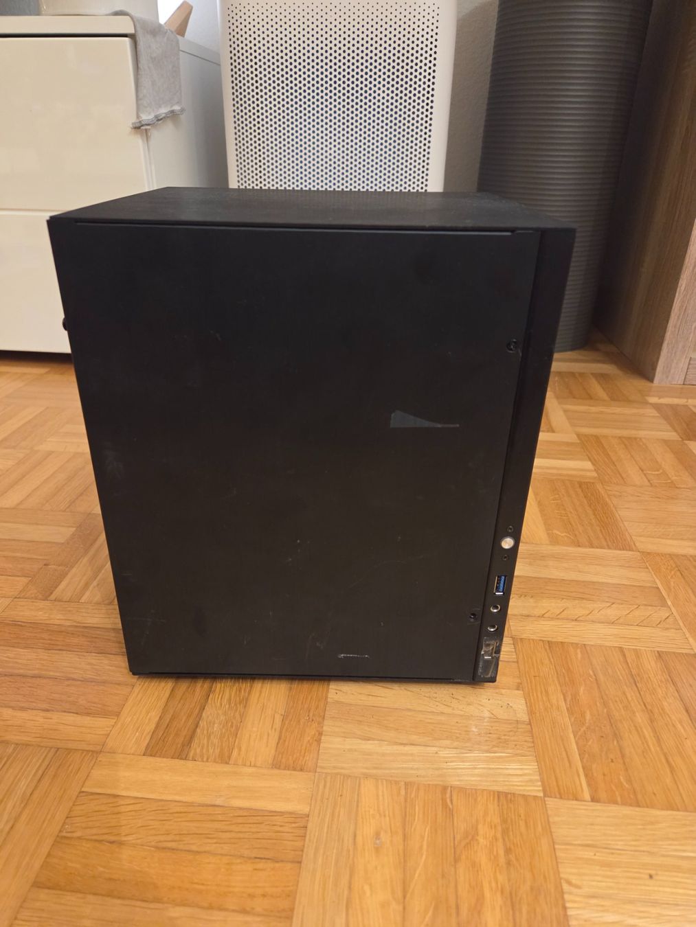 Jonsbo Custodie: Jonsbo C2 Mini-ITX PC Gehäuse – Usato da Winterthur venduto da SilWi 1