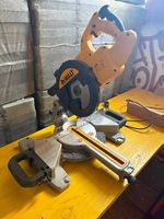 DeWalt DWS774-QS Kapp- und Gehrungssäge
