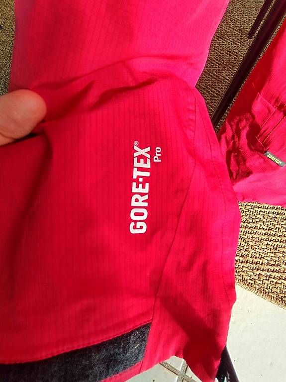 Giacche: Veste Goretex Millet – Usato da Lausanne venduto da Ephyra 1