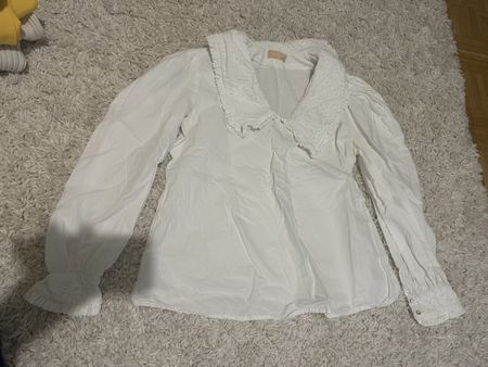 White Broderie Anglaise Blouse - Perfect for Summer Parties!