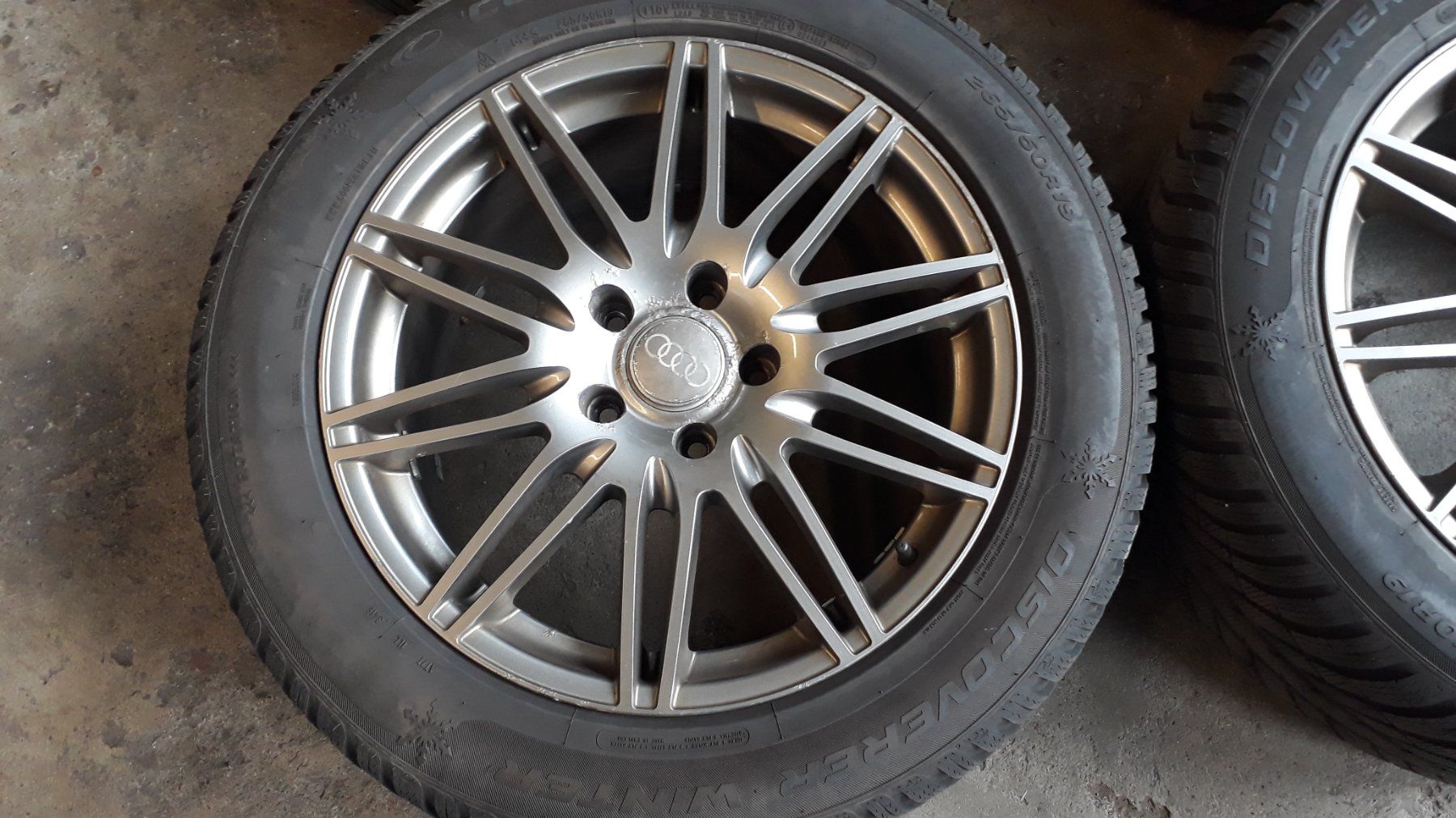 Audi Pneumatici & Ruote complete: Winterräder Audi Q7 265/50 19 – Usato da Schmerikon venduto da 1qw2 6