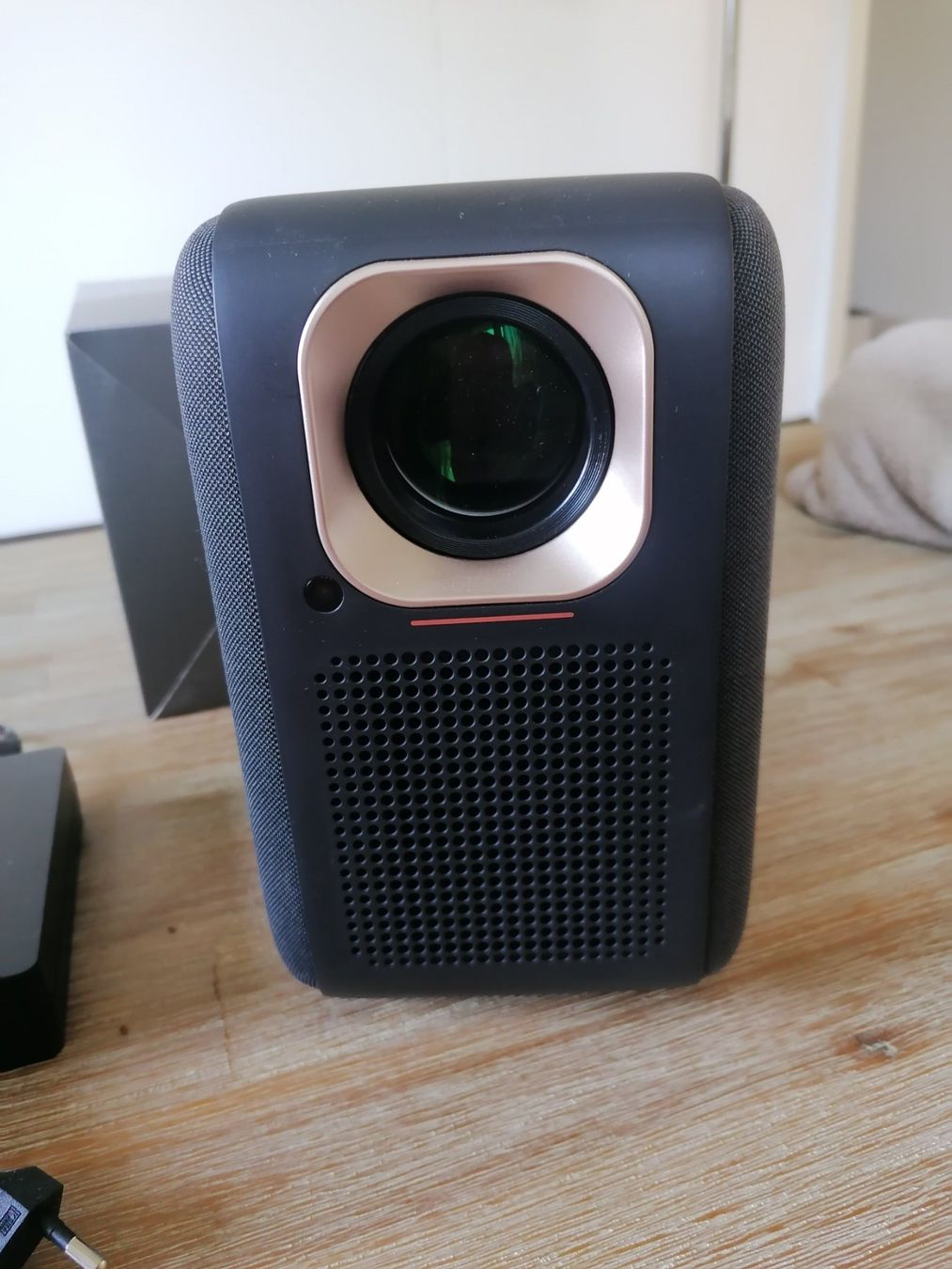 Lenovo Proiettori: Lenovo Smart Projector mit Zubehör – Usato da Luzern venduto da chr_ny72 2