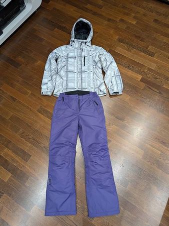 Ski Kleider für Damen. Hosen und Jacke.