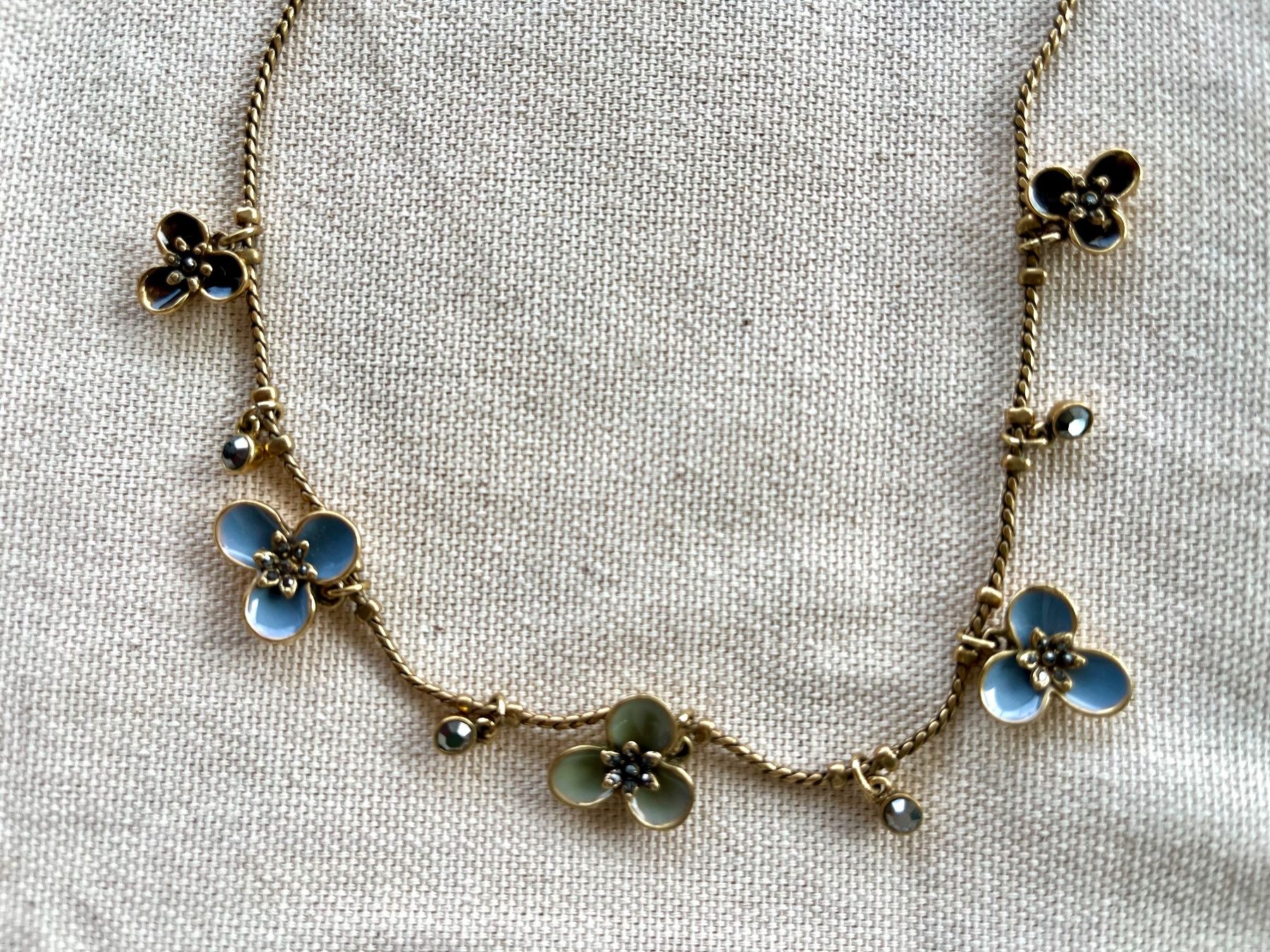Catenine: Collier à fleurs Pilgrim – Nuovo (secondo la descrizione) da Le Crêt-p-Semsales venduto da staglione69