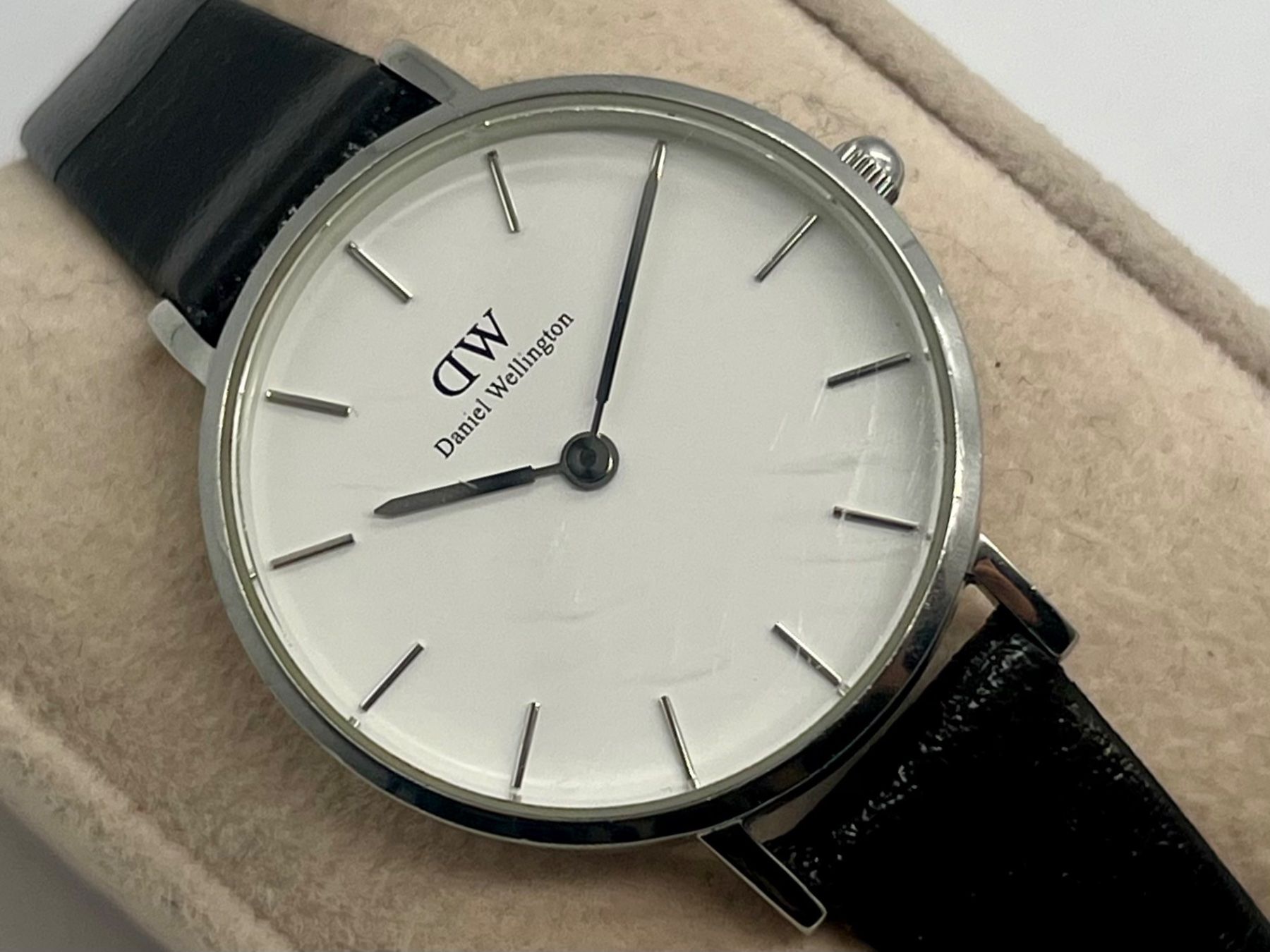 Daniel Wellington Orologi: Daniel Wellington B28501 Damenuhr – Usato da Aarau venduto da VelEis_Watches