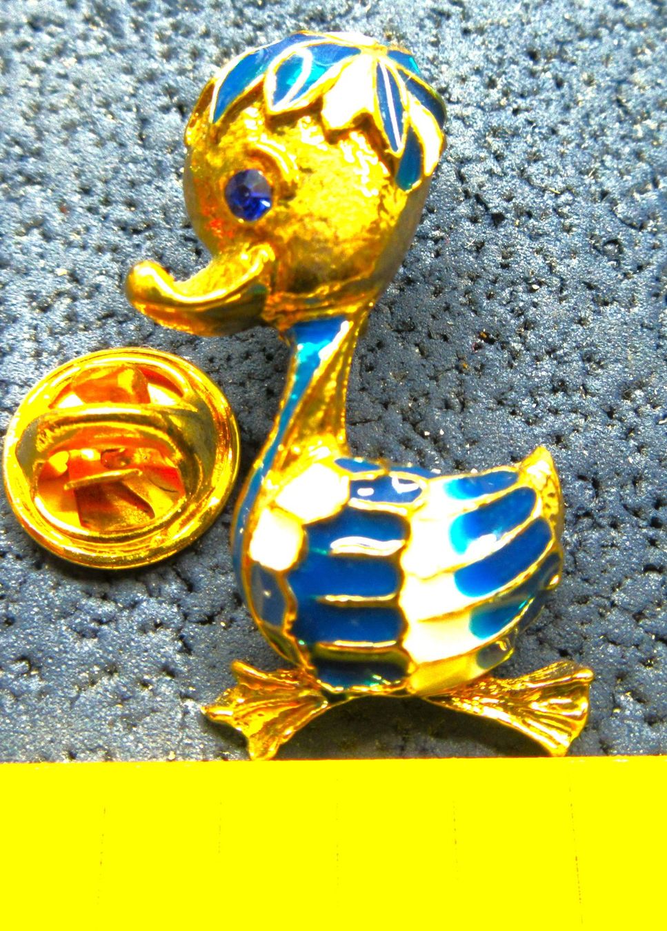 Placchette & Badge: ENTE SCHMUCK-PIN 3D GOLDIG – Usato da Ettingen venduto da Hausi4711 3