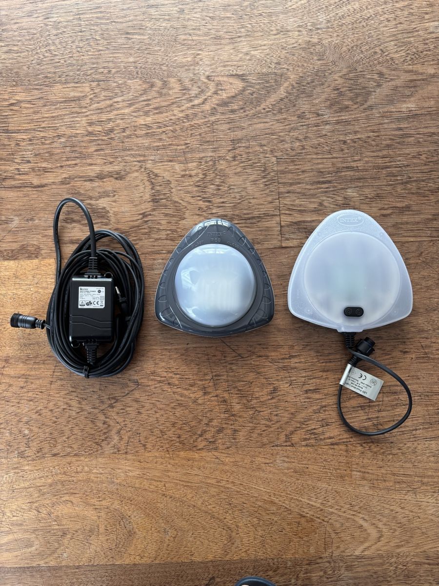 Intex Piscine: INTEX LED Pool Lampe – Nuovo (secondo la descrizione) da Gutenswil venduto da Global1 1