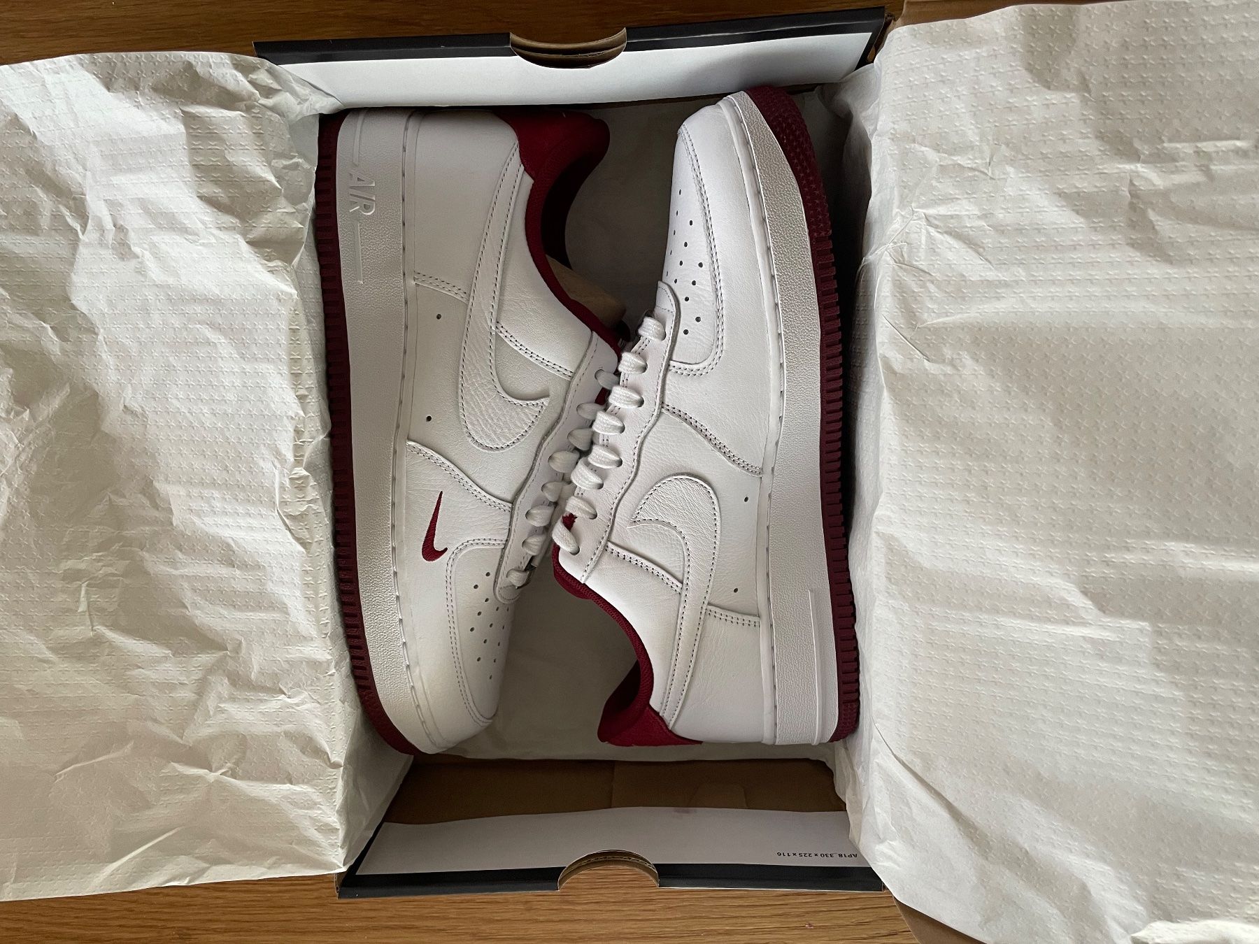 Nike Scarpe da uomo: Nike Air Force 1 LV8 42.5 – Nuovo e nell'imballaggio originale da Allschwil venduto da Blumergg