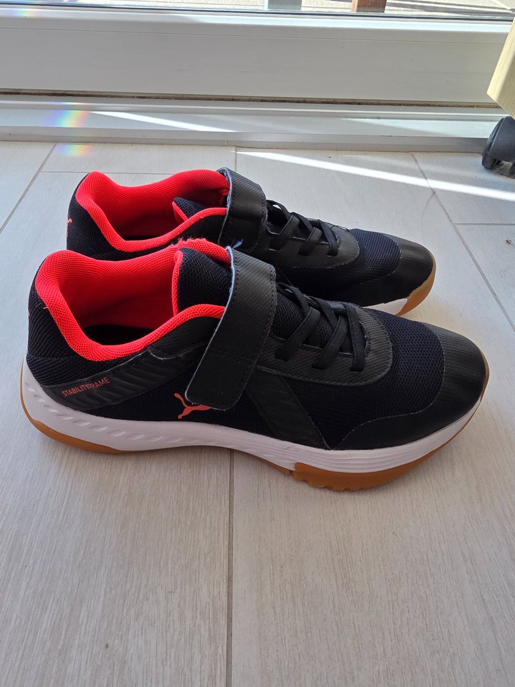 Puma Herrenschuhe: Baskets Puma noir rouge – Gebraucht aus Onnens VD von Bleuet06