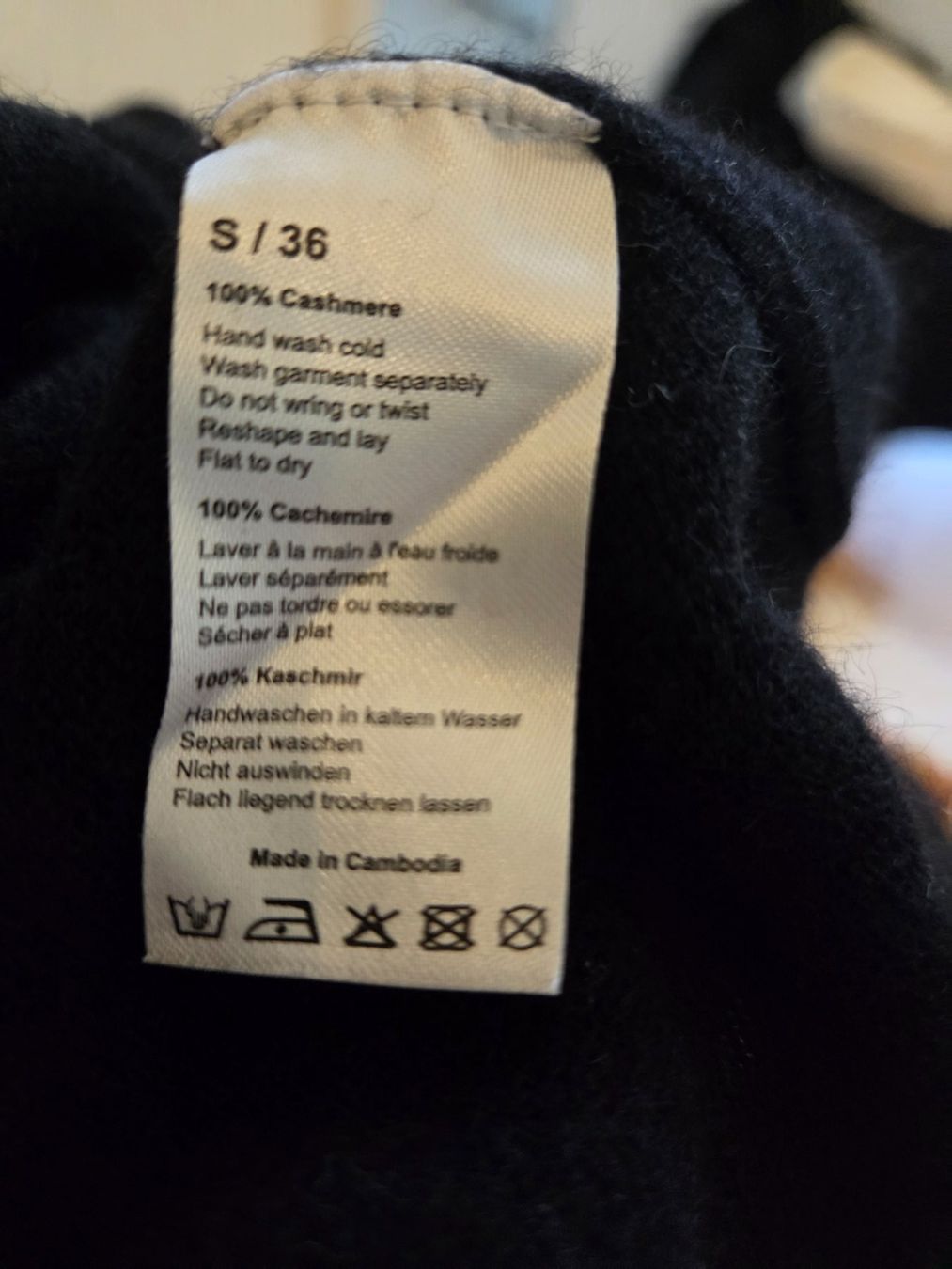 Maglioni & Felpe: Kaschmir Pullover schwarz V-Ausschnitt Grösse S gebraucht – Usato da Hedingen venduto da MoonCardCollect 1