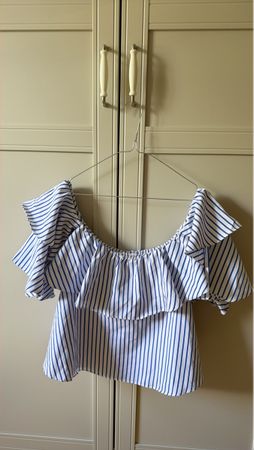Sommerliches Off-Shoulder-Top mit Streifen, Grösse M