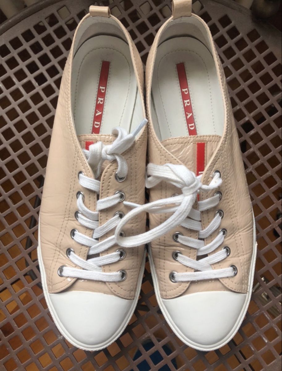 Prada Chaussures femmes: Prada Turnschuhe beige Grösse 40.5 – D'occasion à Altendorf par glo_2xn7