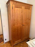 Armoire en bois massif (pin)