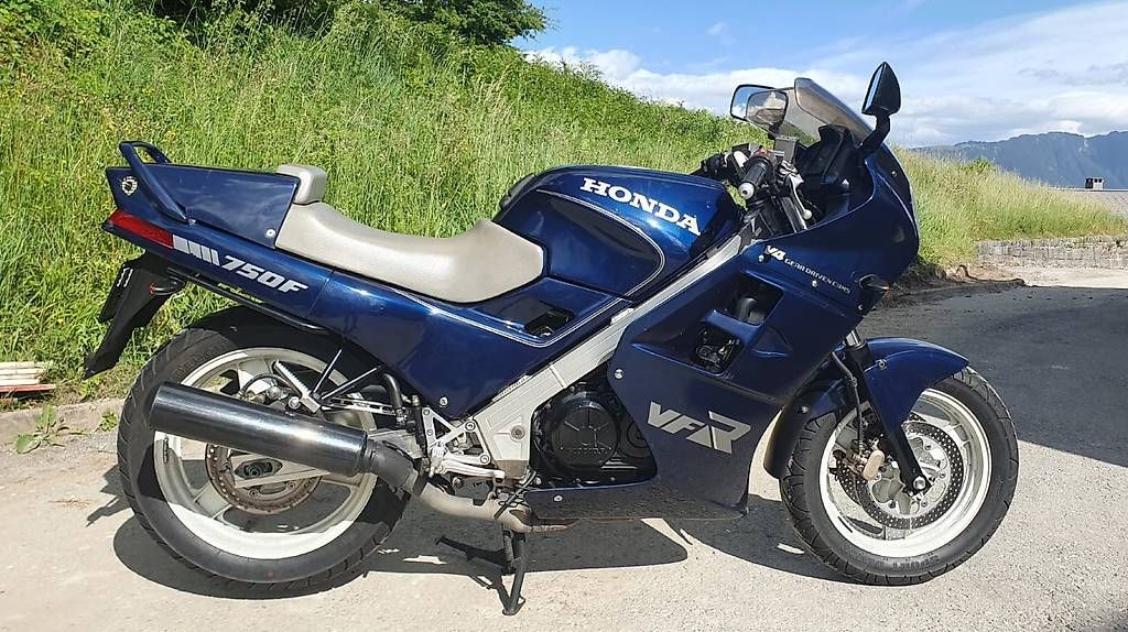 Strada: Honda VFR750 F, RC24 – Usato da Domat Ems venduto da Releib70 3
