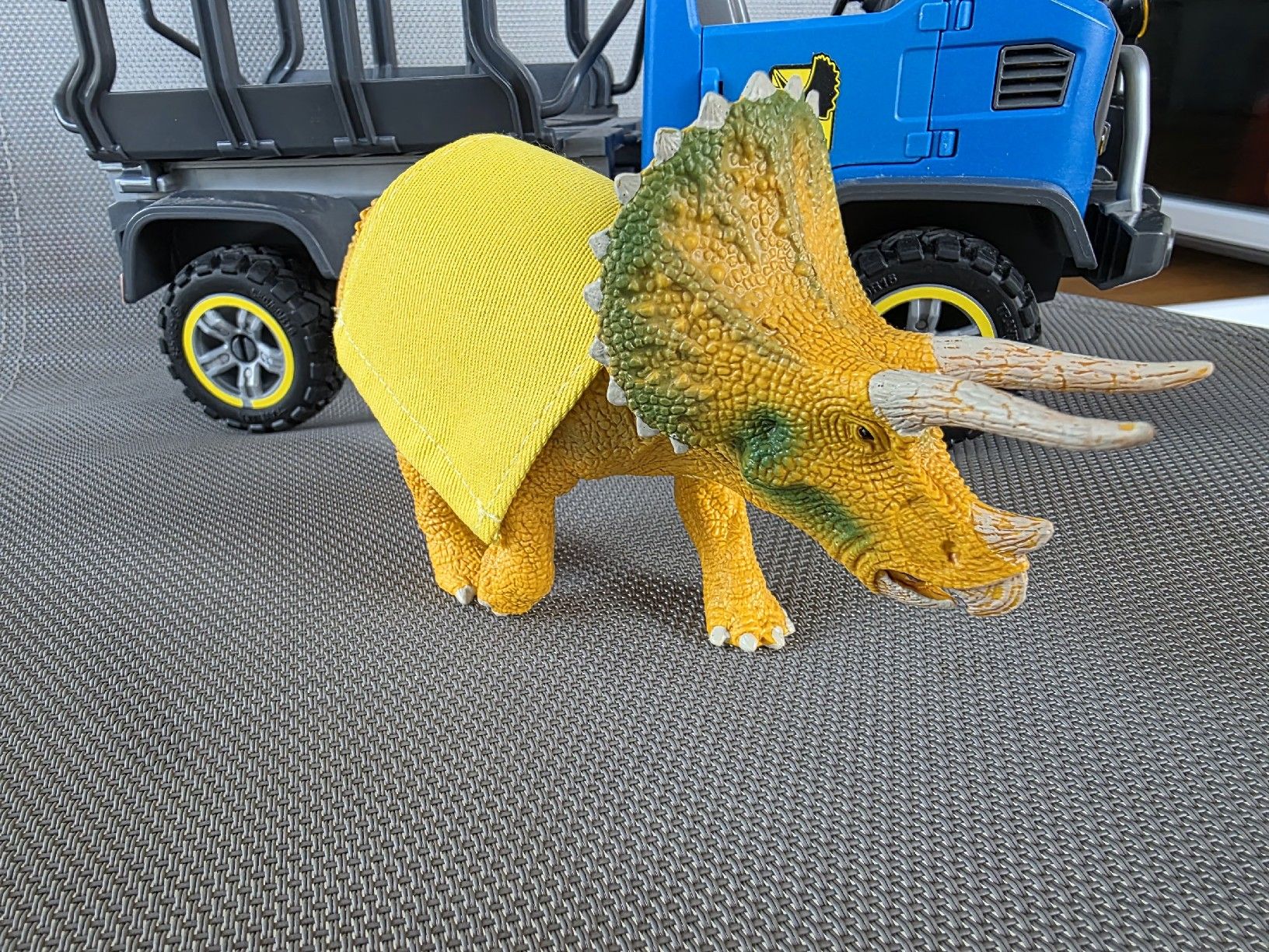 Schleich Giocattoli: Schleich Dino Transporter// neuwertig – Nuovo (secondo la descrizione) da Zell LU venduto da claro62 1