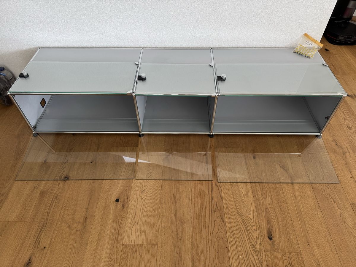 Scaffali: USM Regal mit Elementen aus Glas und Metall – Usato da Hallwil venduto da Zeh23