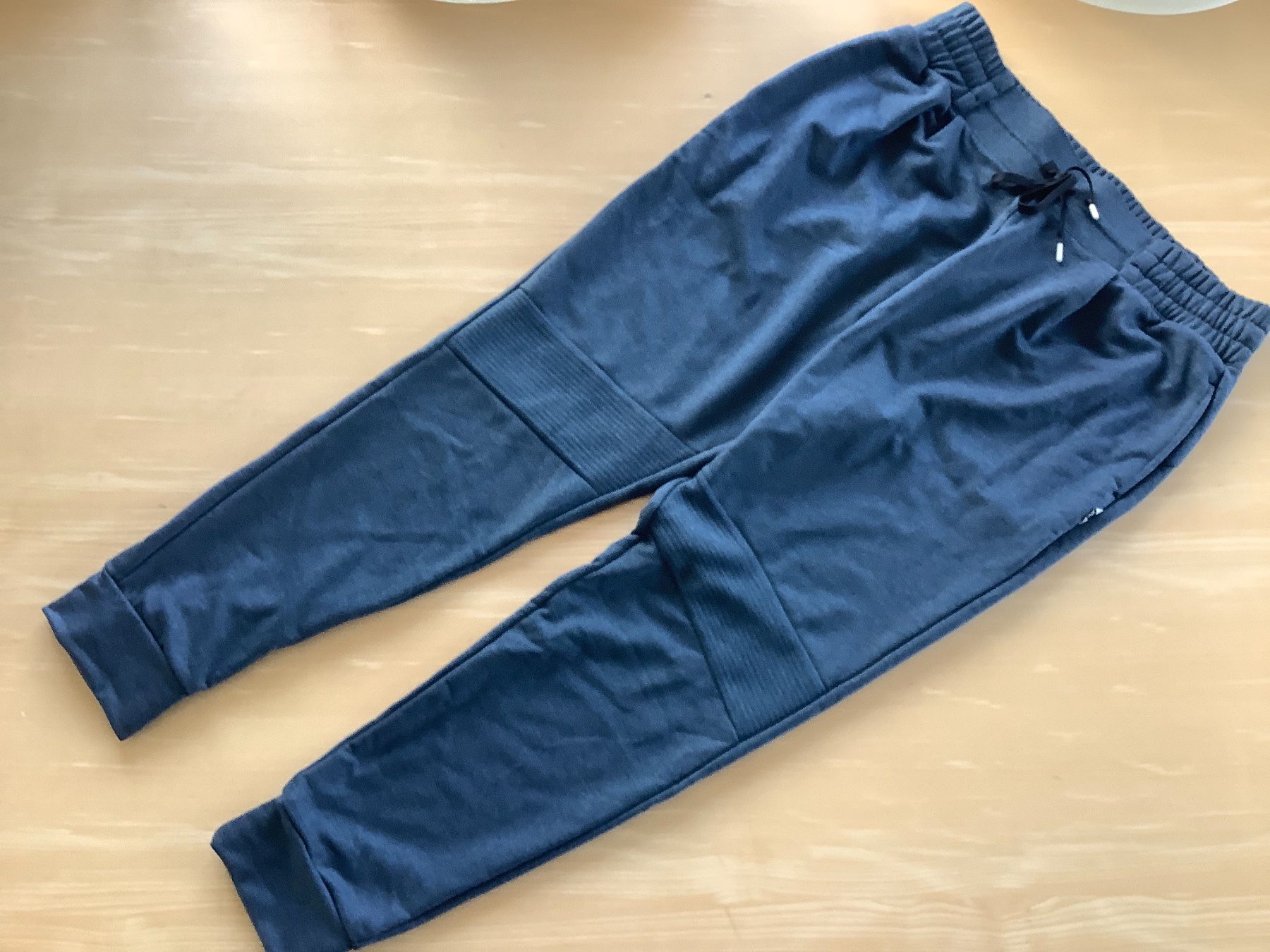 Pantaloni: Hose On – Usato da Uznach venduto da manulas