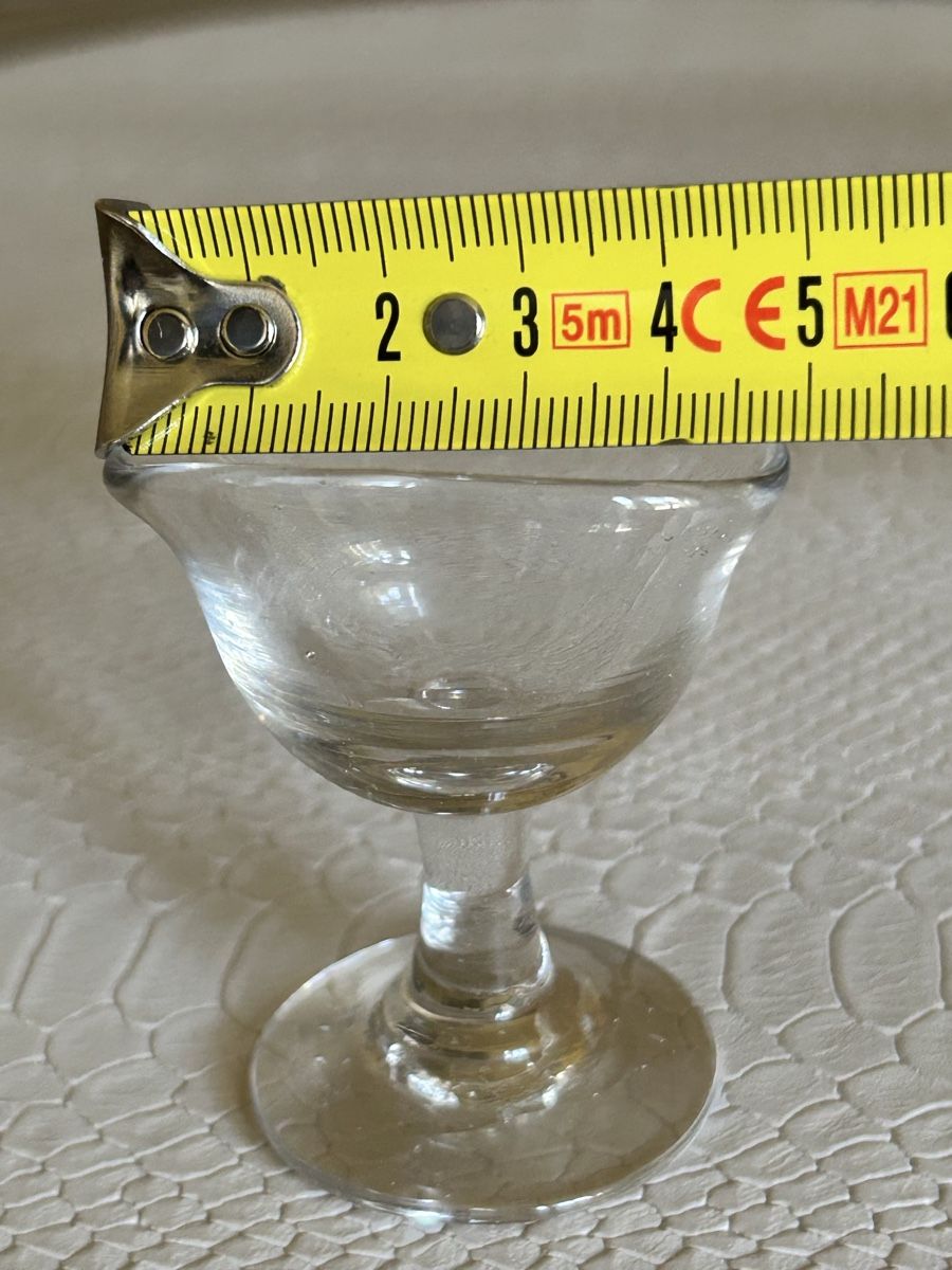 Verres: Kleines Augenbadeglas mit Fuss – D'occasion à Düdingen par Reconflo 3