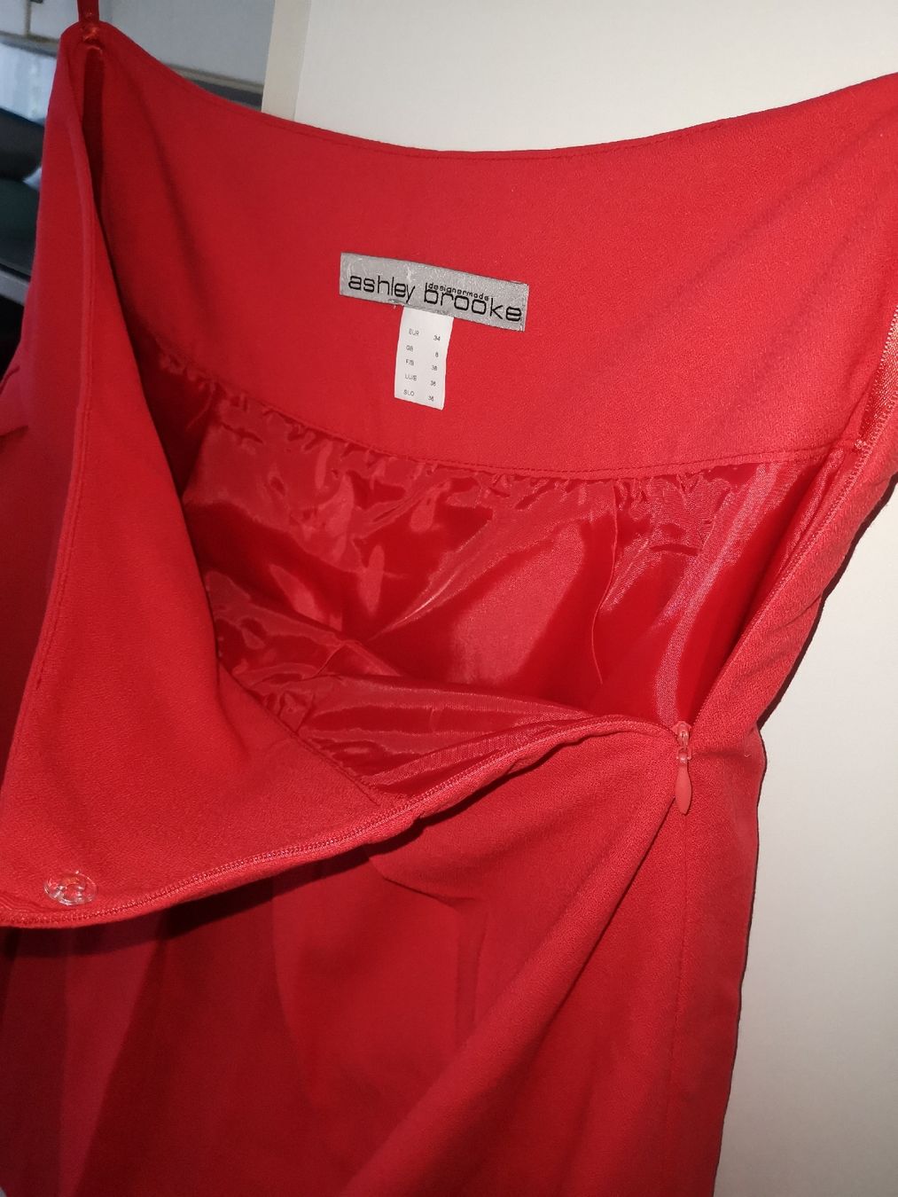 Kostüme: Rotes Kostüm von Ashley Brooke, Grösse 34 – Gebraucht aus basel von lupettone 6