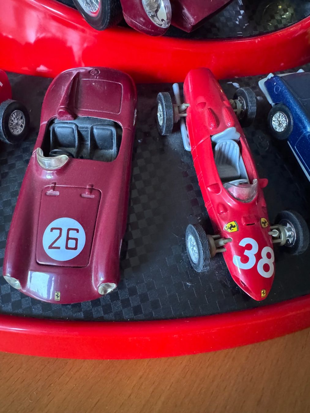 Ferrari Modellini d'auto: Shell "Collezione Classico" Ferrari Komplett-Set mit Display – Usato da Oberkulm venduto da Vw53 3
