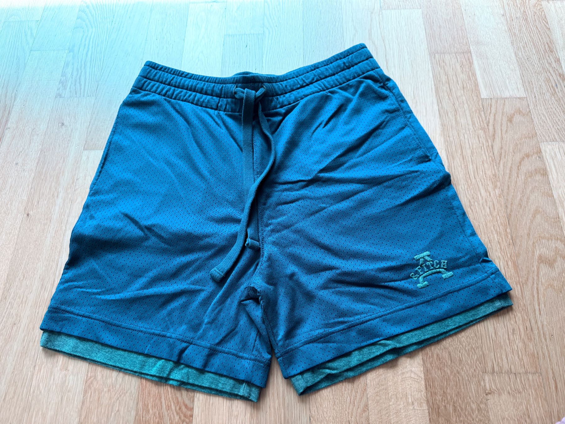 Abercrombie Pantaloni: Shorts Abercrombie & Fitch - Grosse M – Usato da Baden venduto da polveres
