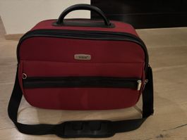 Praktische Titan Reisetasche / Umhängetasche, rot