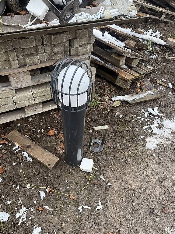 Lampade: Wegelampe – Usato da Horgen venduto da 11sh 3