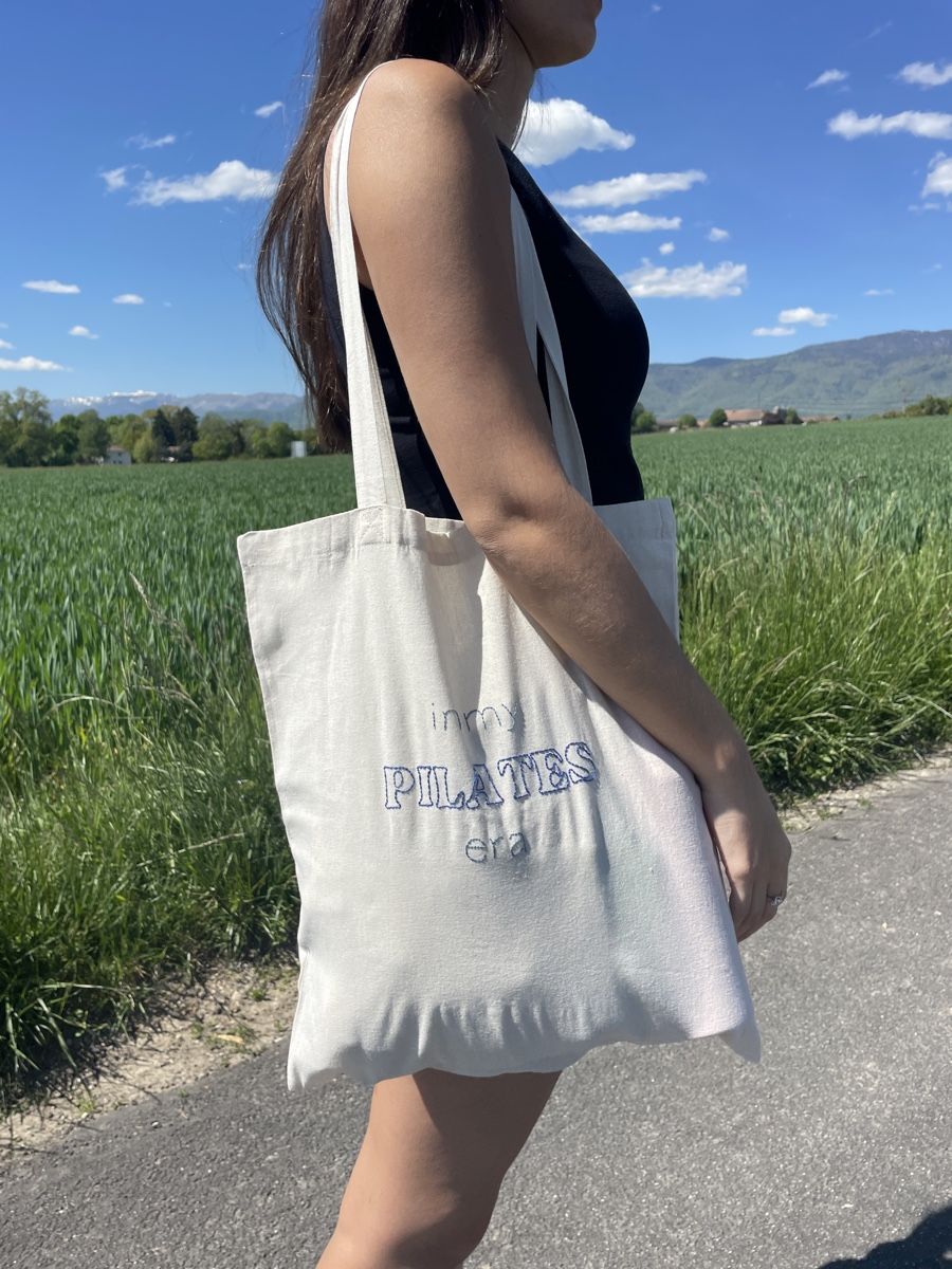 Taschen: Tote bag Pilates brodé à la main – Neu und originalverpackt aus Nyon von laralc 1