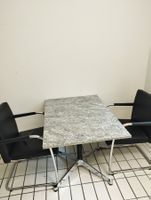 Vitra Eames Tisch mit Granitplatte