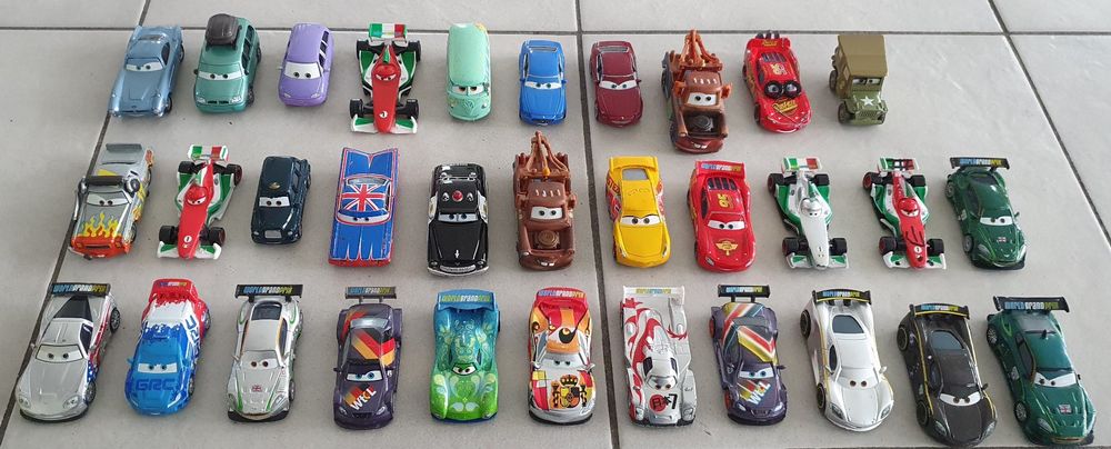 Disney Cars 1/43 - 32 voitures (Gebraucht) in Estavayer-le-Lac für CHF ...