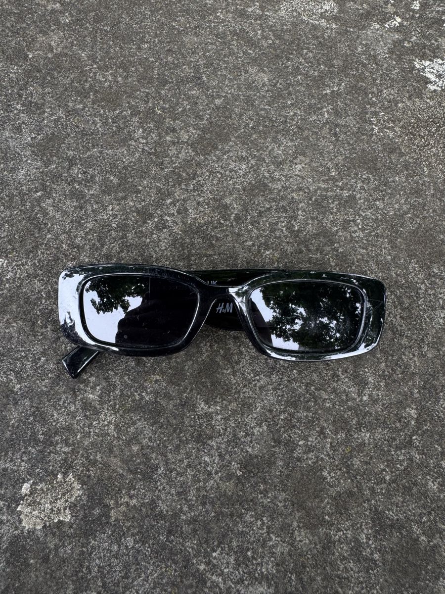 H&M Occhiali & Lenti: H&M Thick Frame Sunglasses Black Vintage – Usato da Effretikon venduto da rus_2l2p