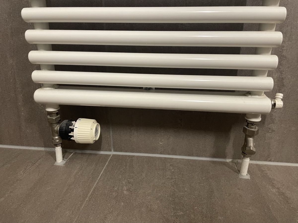 Portasciugamani: Arbonia Handtuchradiator – Usato da Thun venduto da Uersu4 2