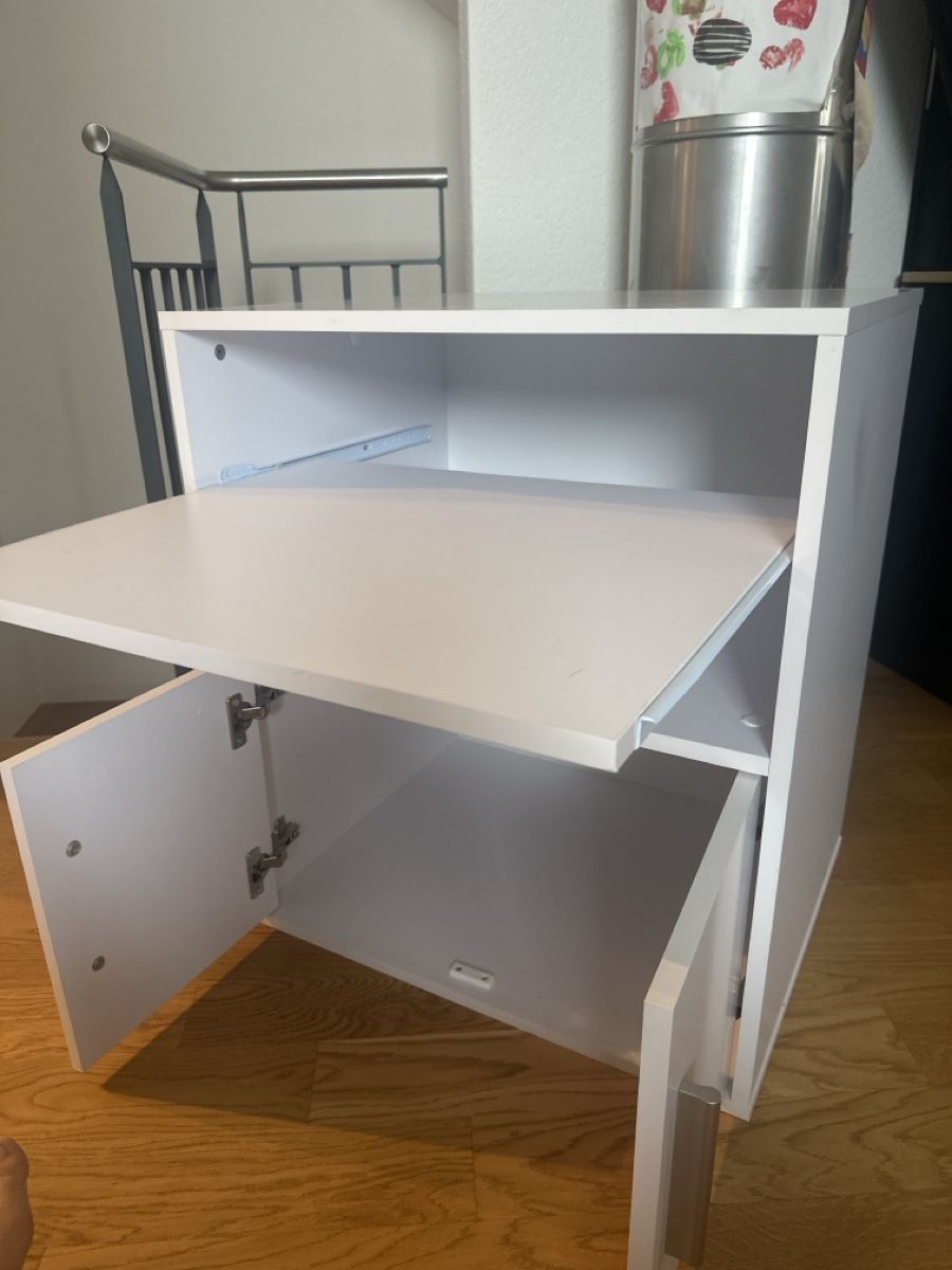 Scaffali: White Sideboard Cabinet with Two Doors and Shelves – Usato da Winterthur venduto da valeeejaaco 1