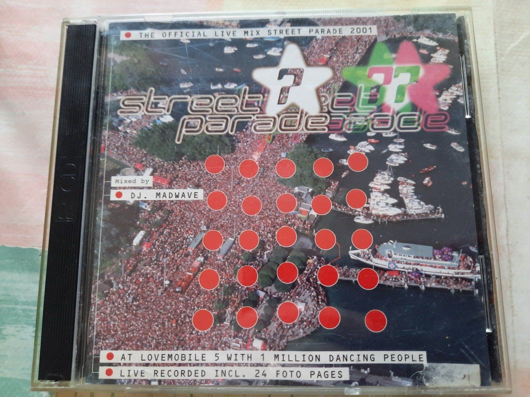 CD: CD Street Parade 2001 - Live mix - DJ Madwave  – Usato da Pully venduto da bro_n52j