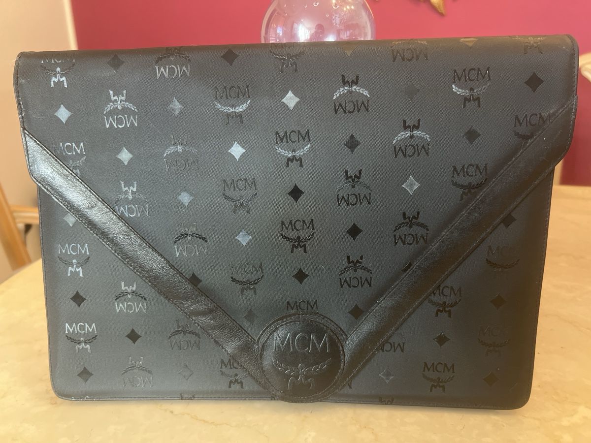 Mcm Valigie & Borse: MCM Akten Tasche Schwarz Monogramm Leder Klappe – Nuovo (secondo la descrizione) da Zürich venduto da Raudele