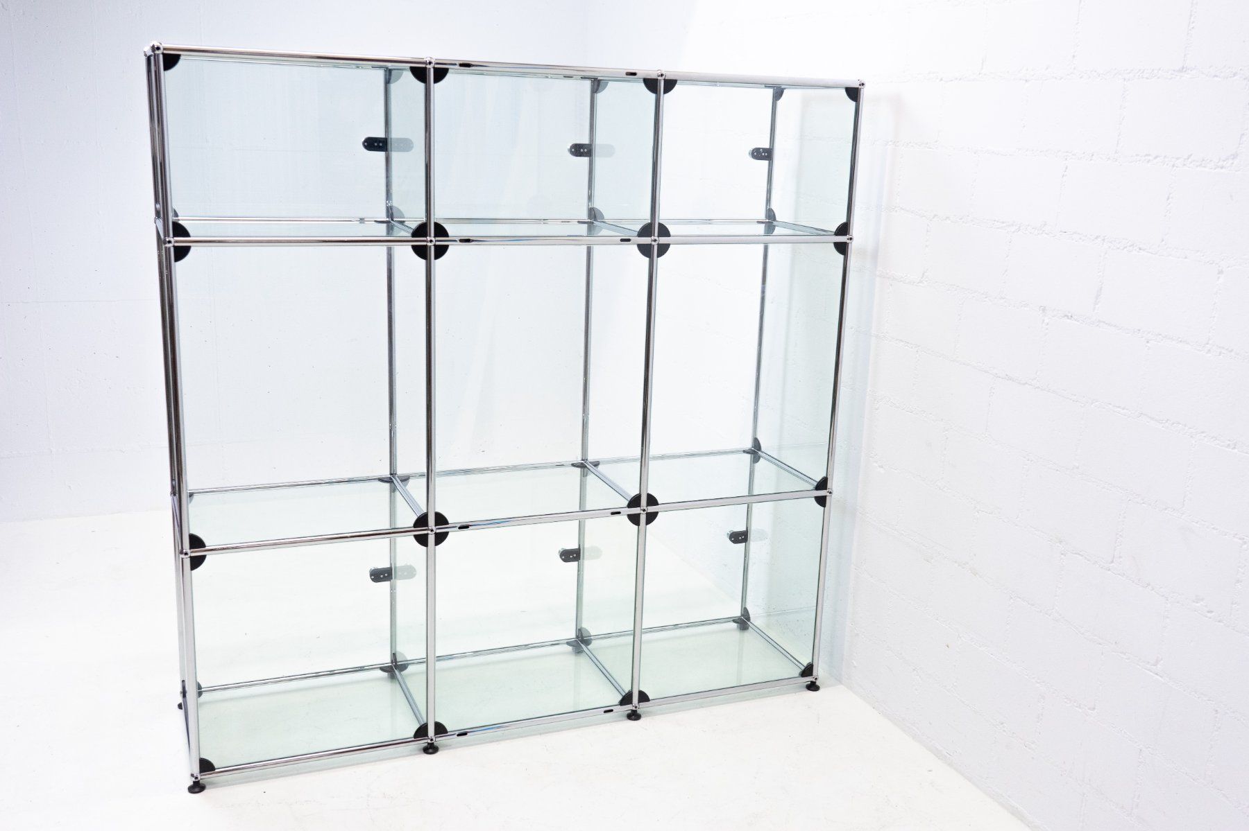 USM Vitrinen: USM Haller Vitrine Nr. 5 - Lieferung möglich – Gebraucht aus Schaffhausen von Studio-Ara 9