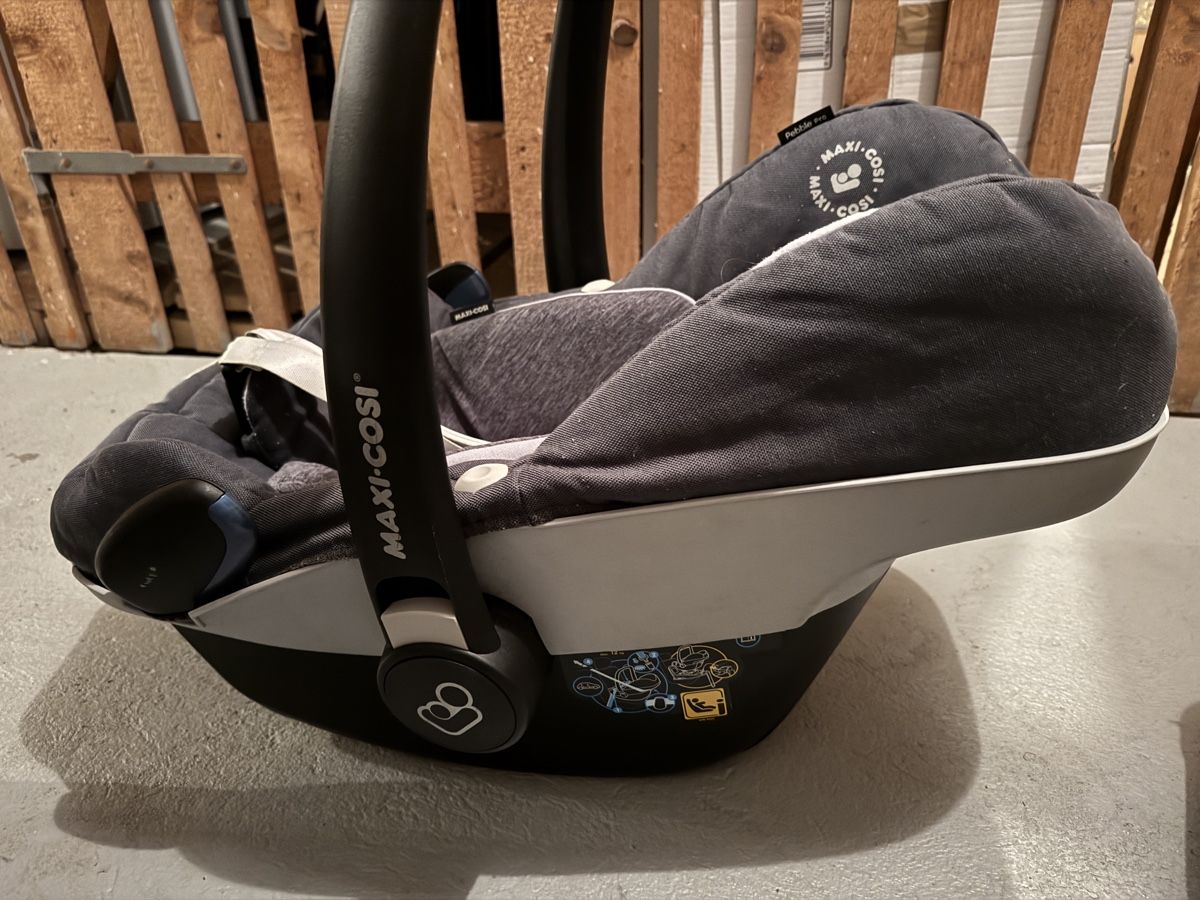 Maxi-Cosi Auto-Kindersitze: Maxi Cosi set – Gebraucht aus Adliswil von Udarius 7
