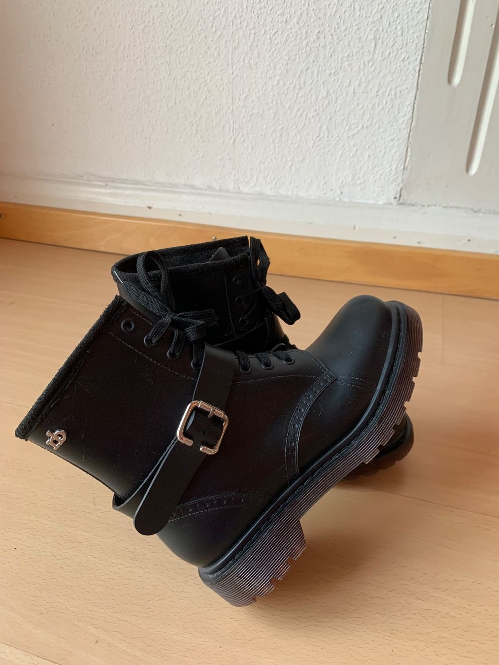 Chaussures femmes: Schwarze Boots, Grösse 36 – D'occasion à Luzern par deb_dg6g 1