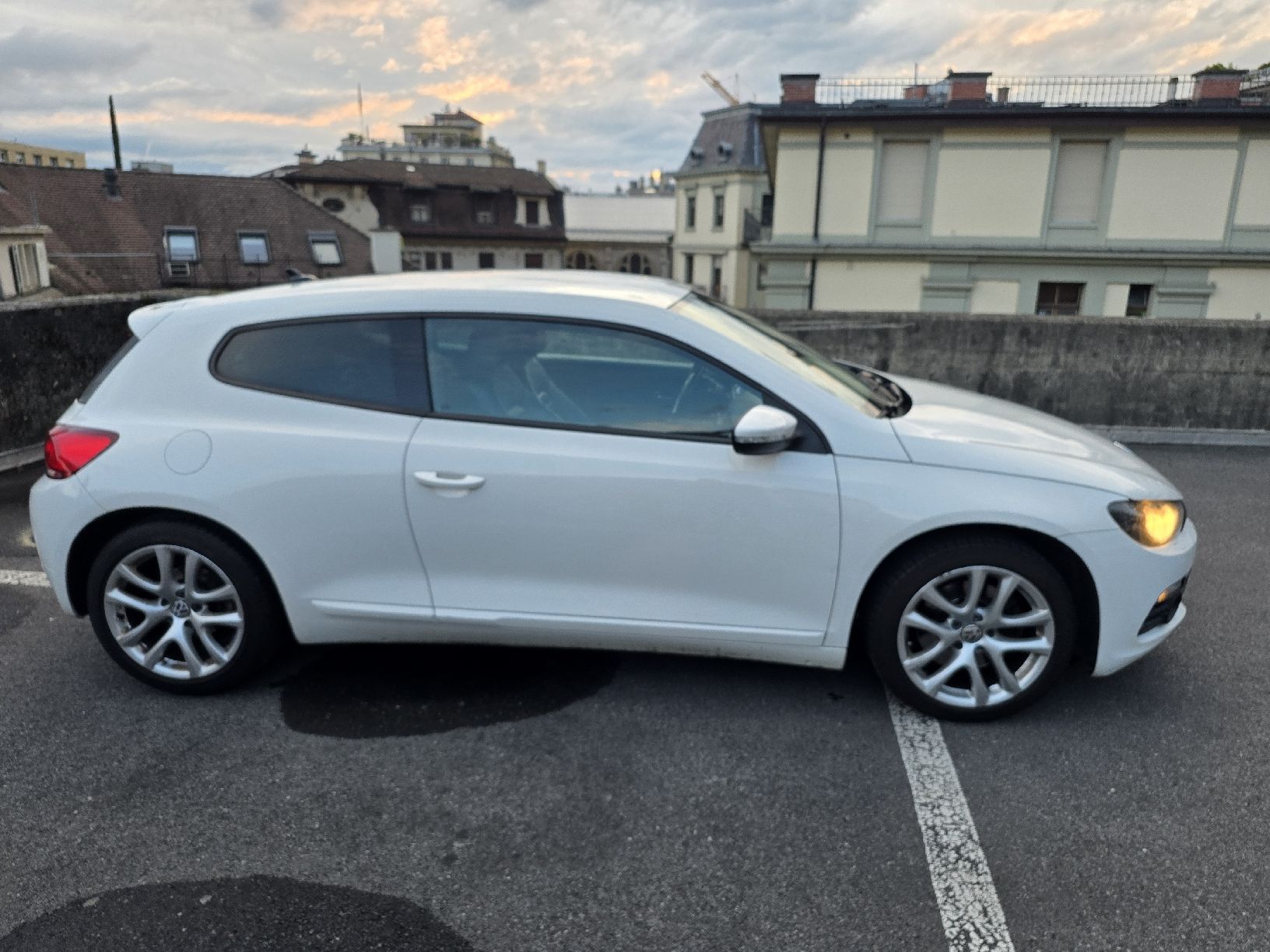 VW Automobili: VW Scirocco 2.0TSI – Usato da Montreux venduto da PremerlServices 1