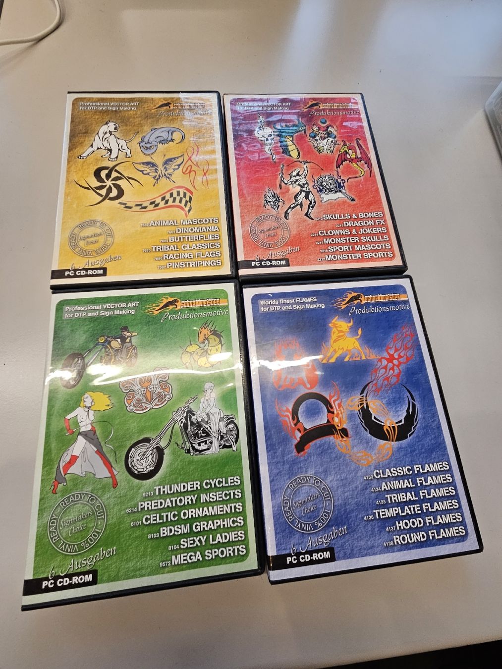 CD & DVD vergini: 4er Set Vector Grafiken Vektor Illustrationen Plotterdaten – Usato da St.Gallenkappel venduto da RocknSkull