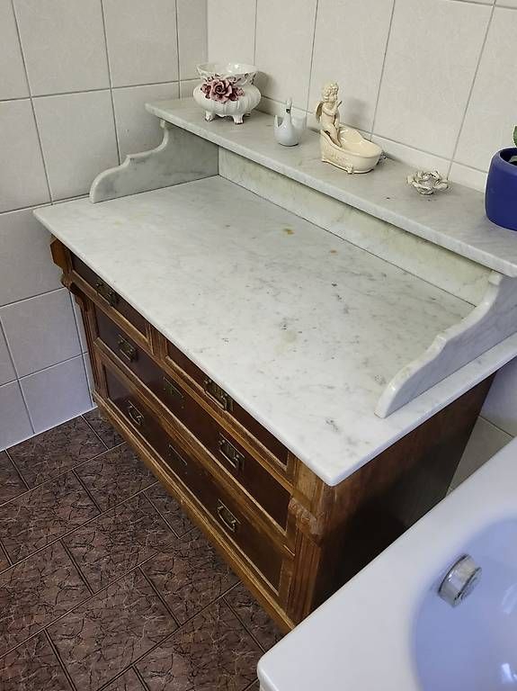 Tische: Antiker Waschtisch – Gebraucht aus Wolfenschiessen von Benji027