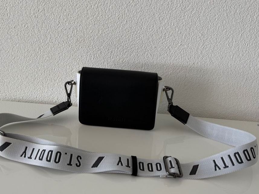 Taschen für Damen: St. Oddity Shoulder Bag – Gebraucht aus Brunnen von keusch19 1
