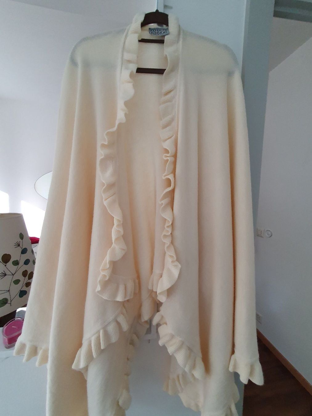 Altro in Moda donna: KOOKAI riesiger Pancho Vanille – Usato da Bern venduto da BrischitteBern 1