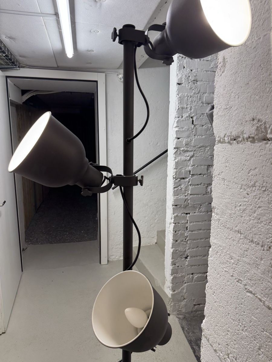 Lampes: Stehlampe verstellbar – D'occasion à Bern par tho_vsv5 2