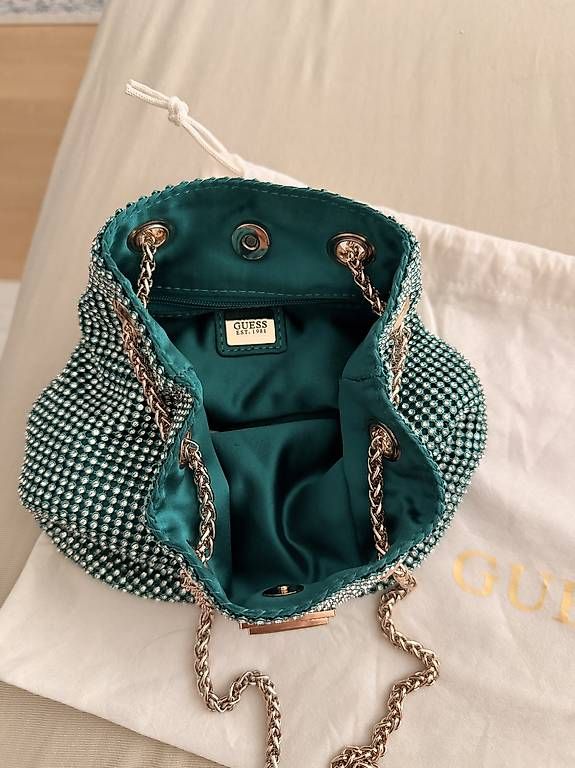 Taschen für Damen: Guess Lua Pouch – Gebraucht aus Kloten von ann_b29x