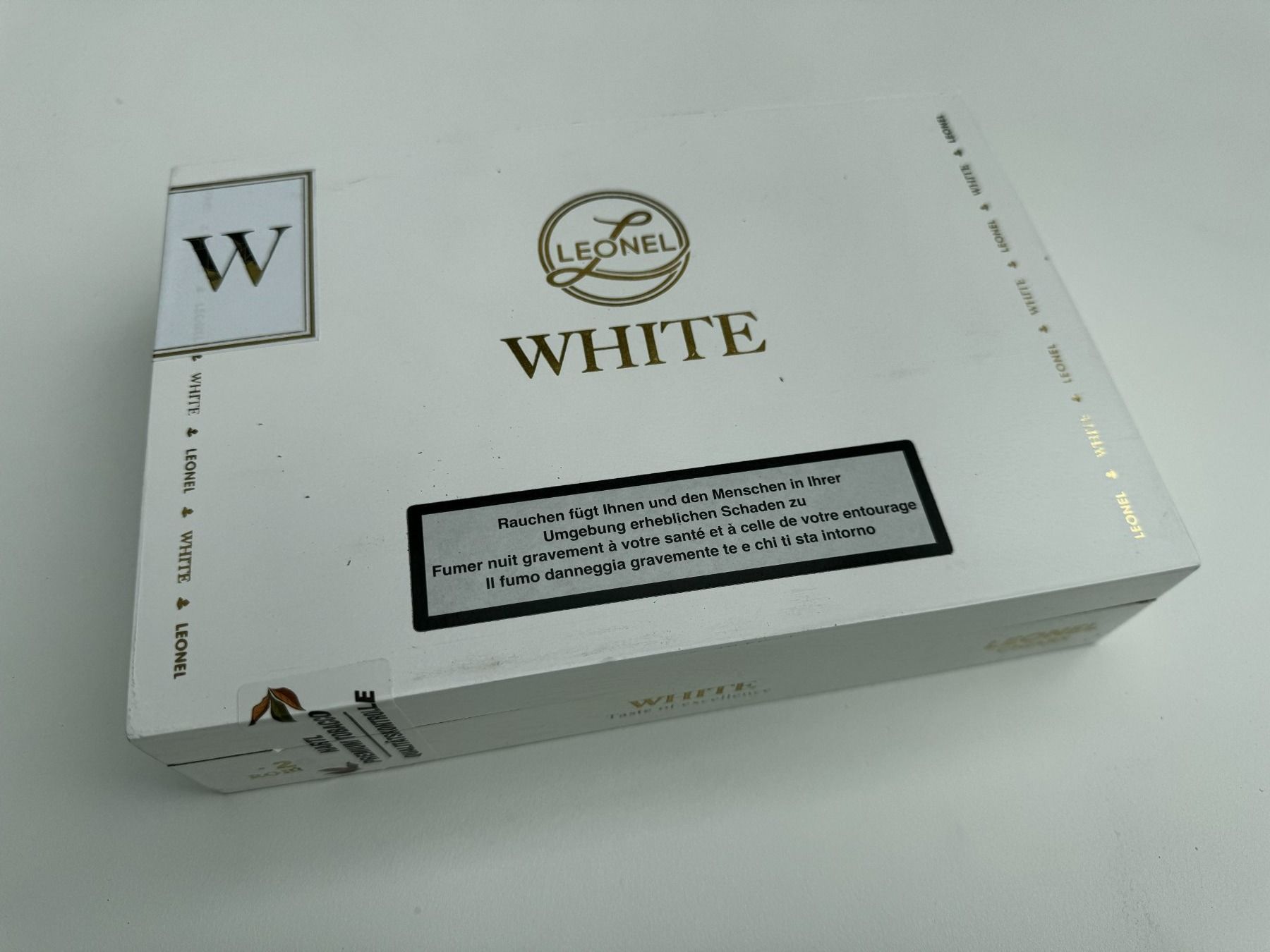 Altri Prodotti per fumatori: Sehr schöne & elegante Zigarren-Box Leonel White Robusto – Nuovo (secondo la descrizione) da Unterengstringen venduto da Tnovus