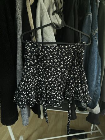 Zara Minirock / Skort, Blumenmuster Schwarz/Weiss Gr.S