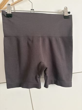 Shorts de sport  gris taille XS/S état neuf  