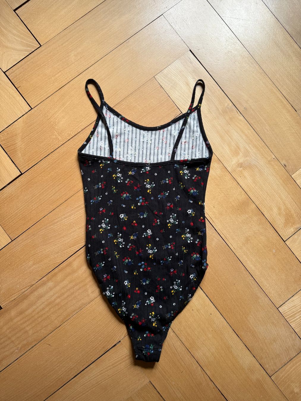 Autres dessous: ARDENE - Body schwarz geblümt S – D'occasion à Zürich par Diazaio 2