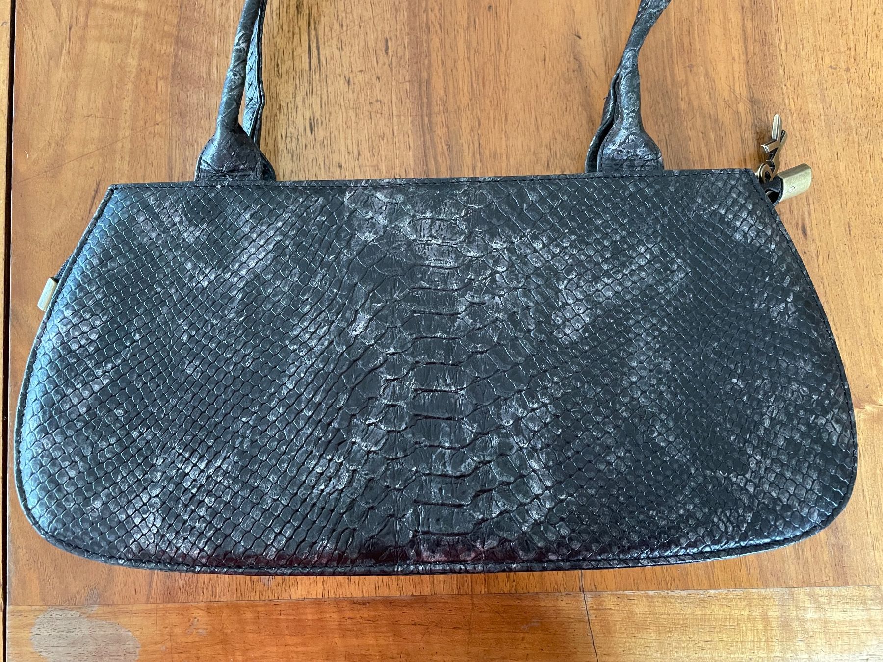 Kaiser Borse da donna: Vintage Peter Kaiser Handtasche Schlangenmuster grau/silber – Usato da Winterthur venduto da moschtli20 1